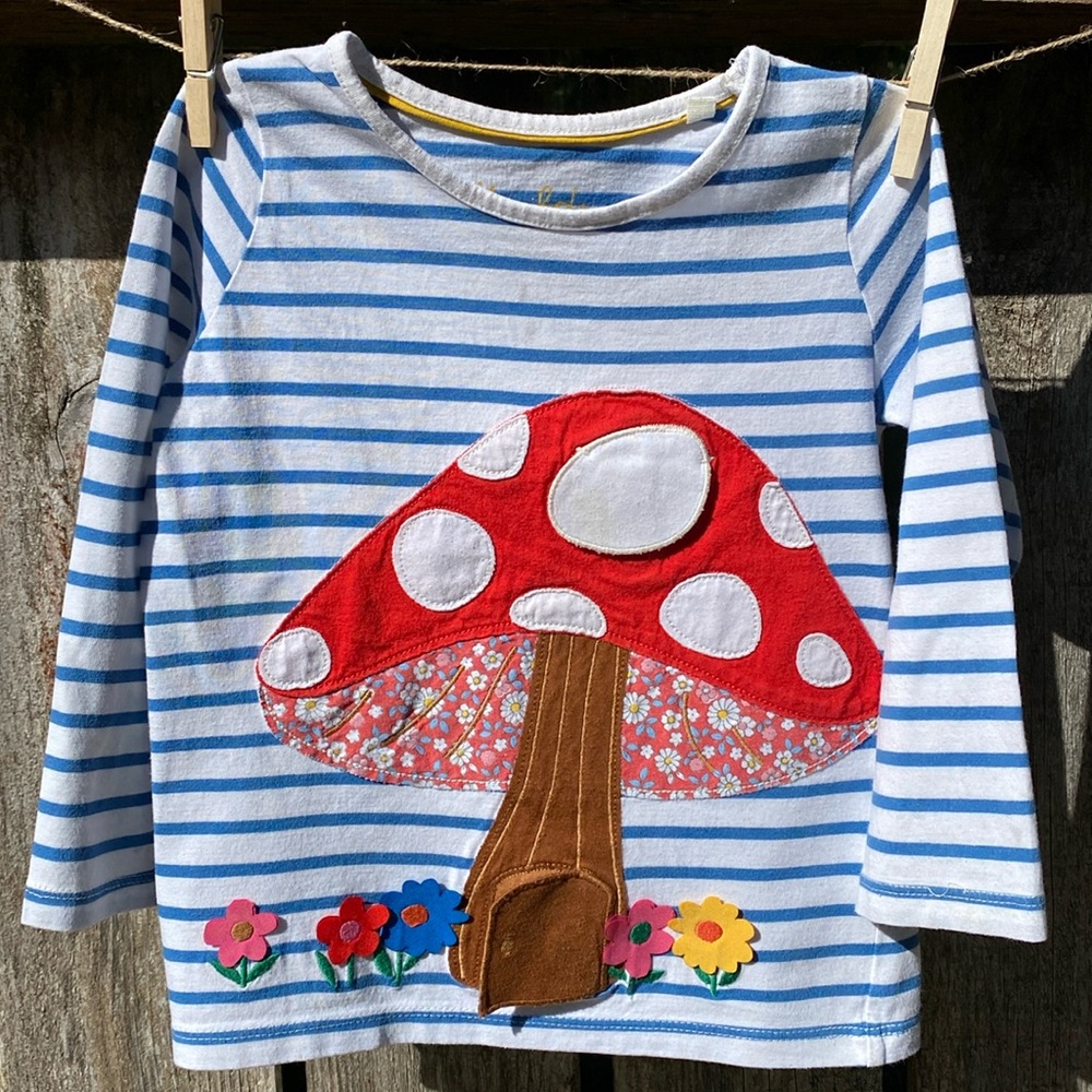 Mini Boden Woodland Lift-the-Flap T-shirt - Toadstool (Size 4-5Y)